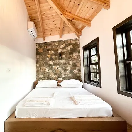 Amalia Boutique Hotel 4*